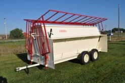 Patriot Creep Feeder 316 Bushel W/ Corral Gates